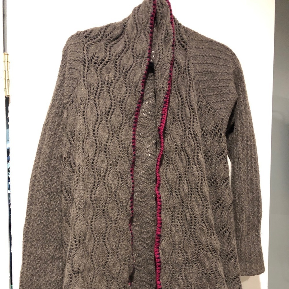 Long grey and pink sweater asymmetrical 💓💞 L